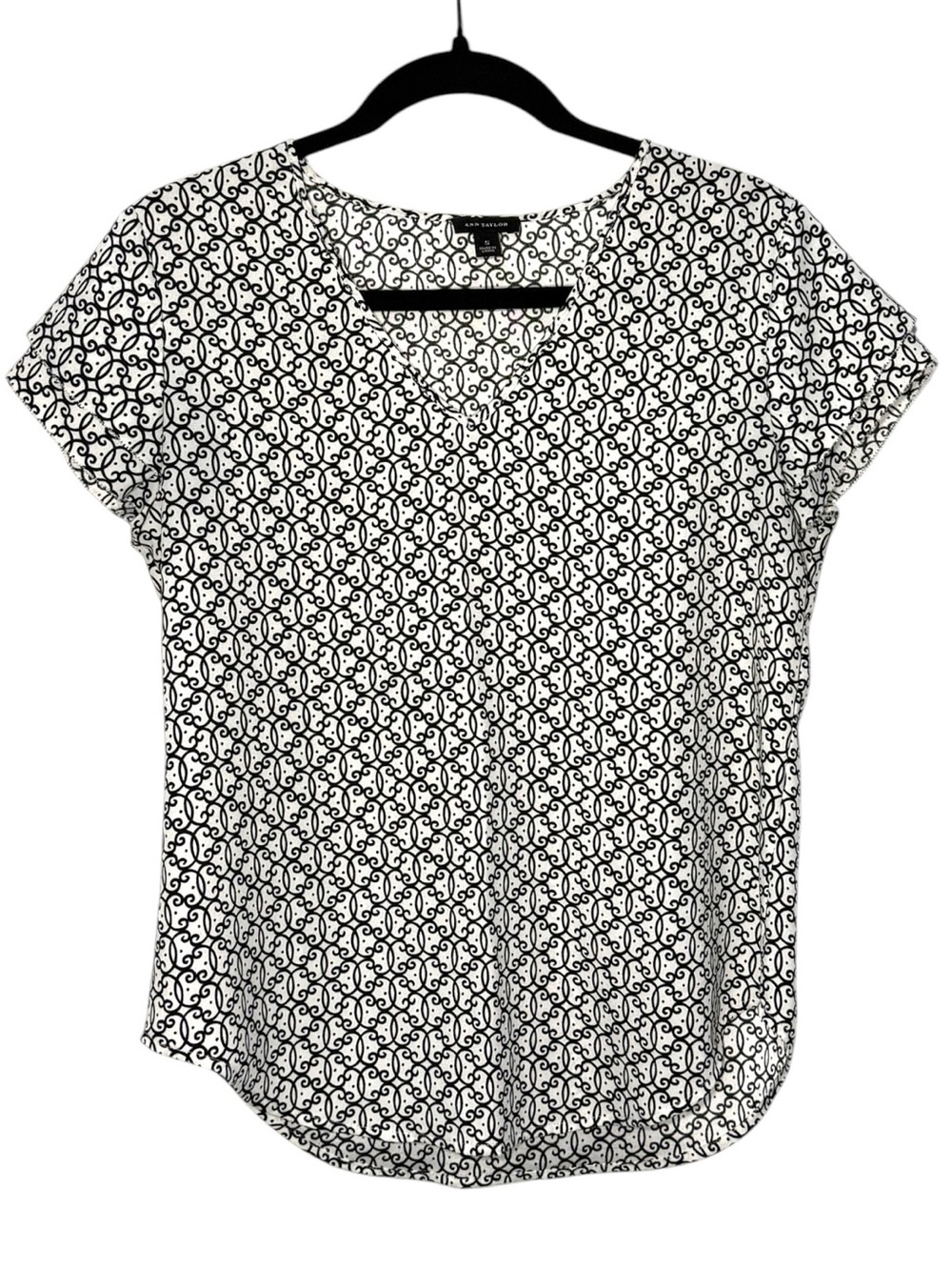 Size S Ann Taylor Geometric Black & White Flowy Short-Sleeve V-Neck Blouse Top